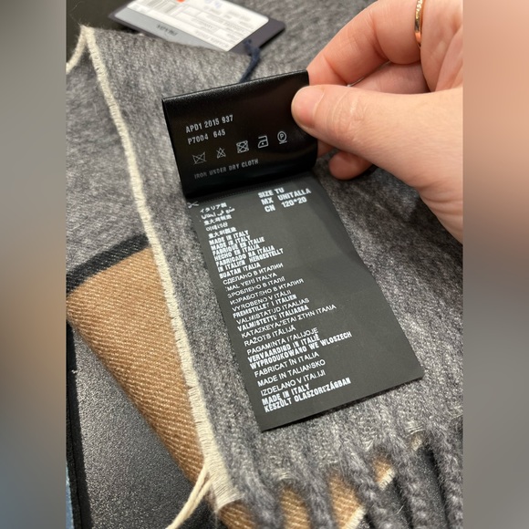 Prada cashmere scarf new with tags authentic - Picture 3 of 4